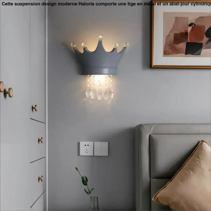 Applique murale design couronne avec pampilles pour chambre enfant