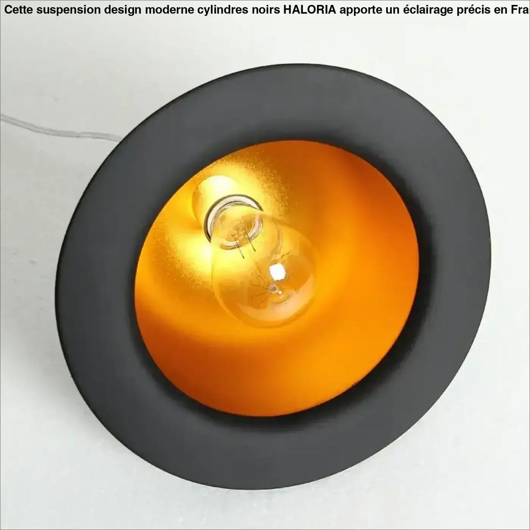 Suspension luminaire métal noir avec réflecteur doré chaleureux