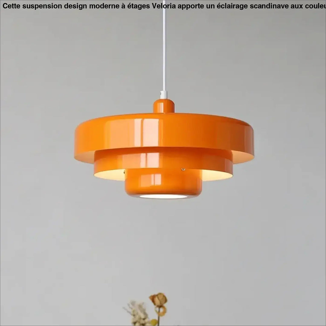 Suspension design moderne étages couleurs vives style scandinave