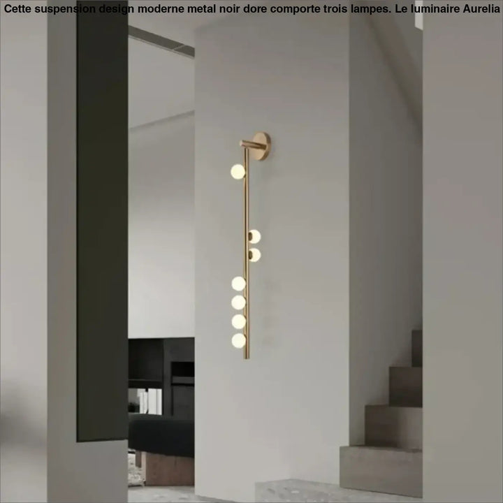 Applique murale dorée design avec des globes en verre