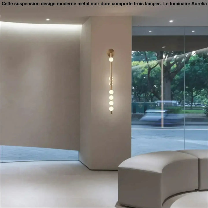Applique murale dorée design avec des globes en verre