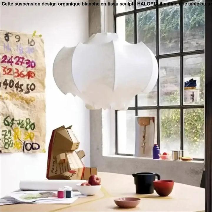 Suspension design organique blanche en tissu sculpté style contemporain