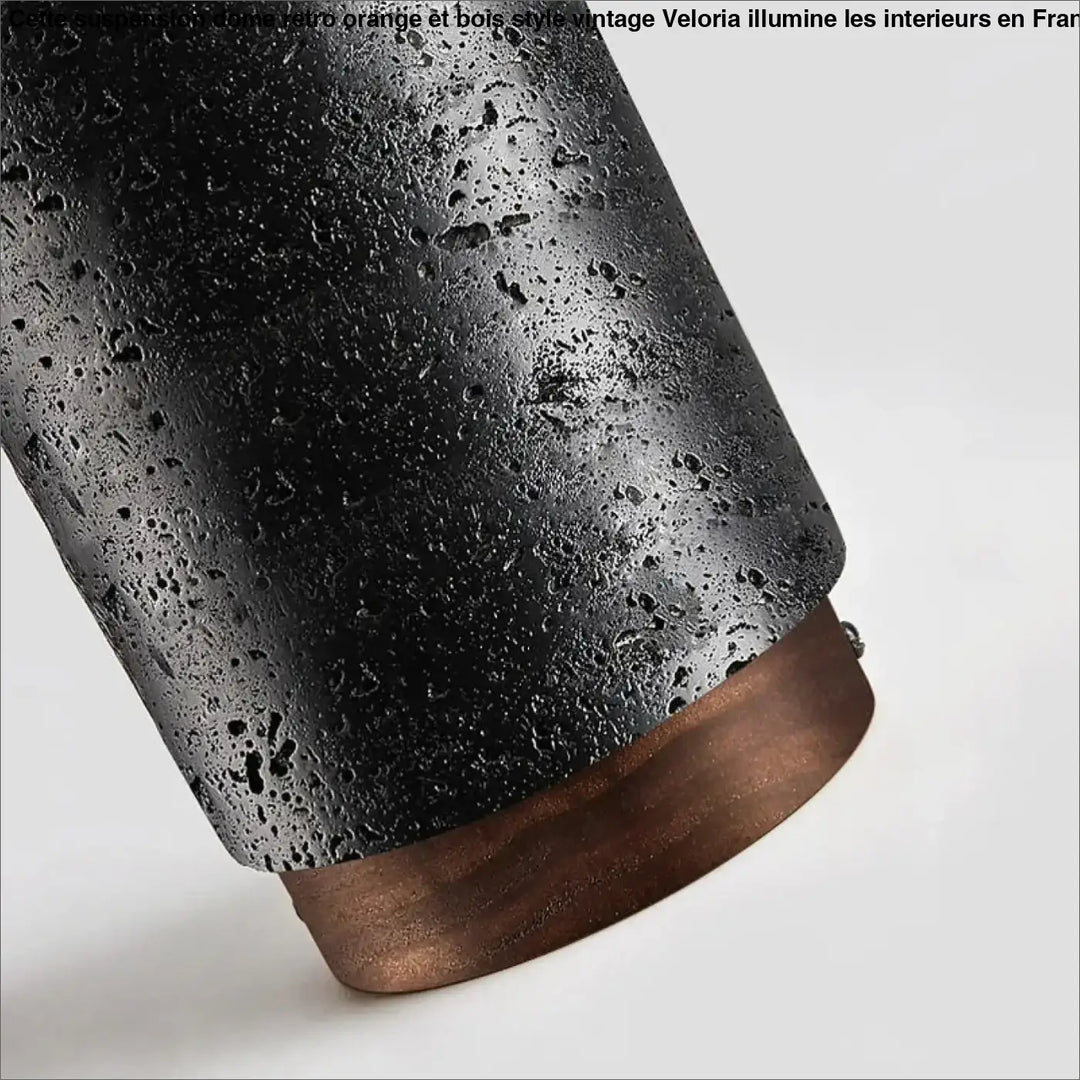 Plafonnier led noir texturé avec détails bois élégant style