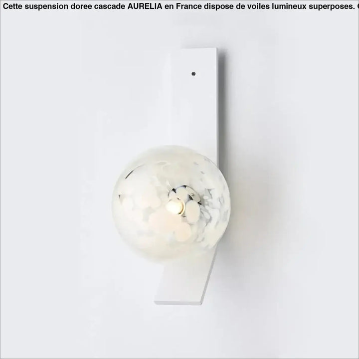 Applique Murale Verticale Dorée Avec Globes Soufflés Élégants