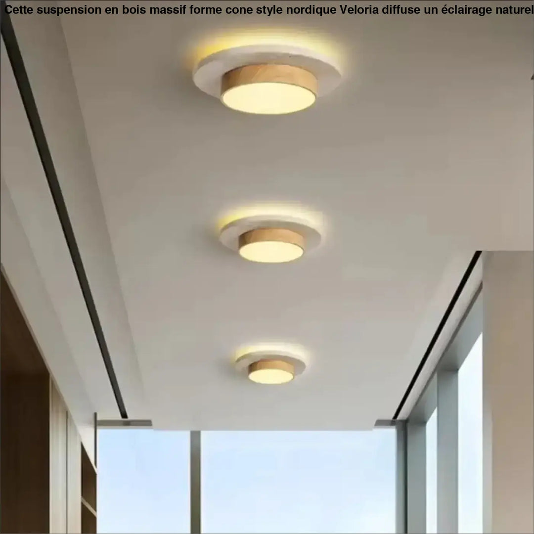 Trois suspensions en bois massif forme cone style nordique avec anneau en bois clair et diffuseur blanc lumineux
