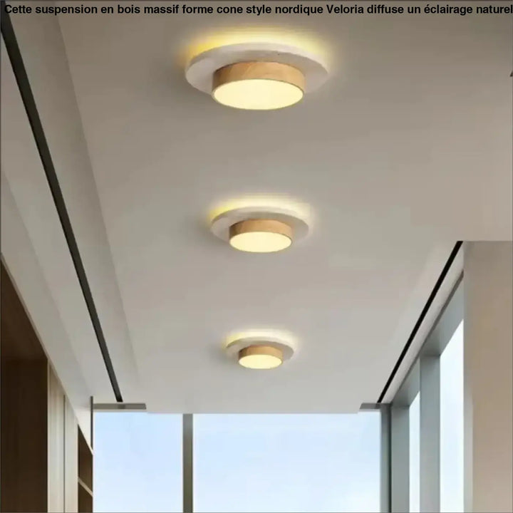 Trois suspensions en bois massif forme cone style nordique avec anneau en bois clair et diffuseur blanc lumineux