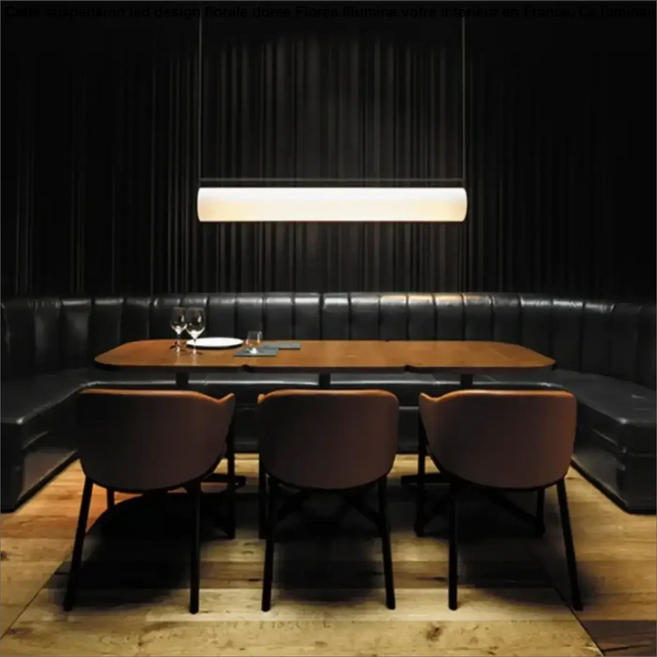 Suspension Élégante Opaline Pour Salle À Manger Intime

