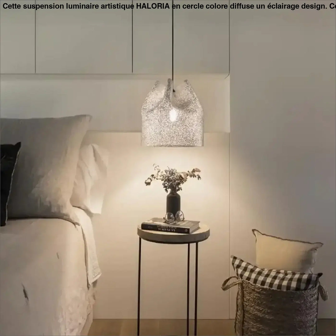 Suspension luminaire design en verre givré blanc élégant