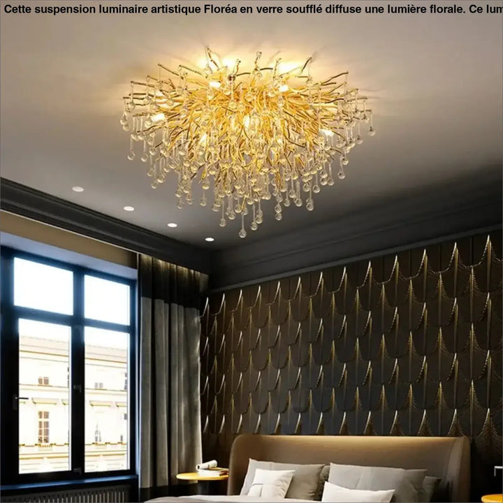 Plafonnier raffiné ramora avec branchages dorés et cristaux suspendus en forme de gouttes élégantes