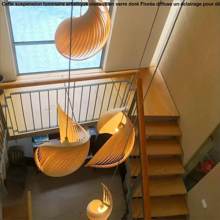 Suspension organique en bois sculptural ambiance chaleureuse