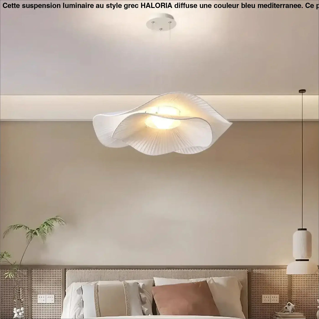 Suspension luminaire blanche avec deux abats jours courbés

