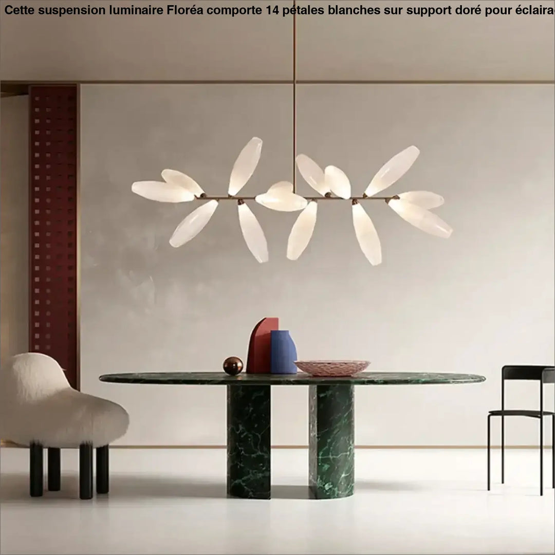 Suspension luminaire avec 14 pétales blanches sur un support doré

