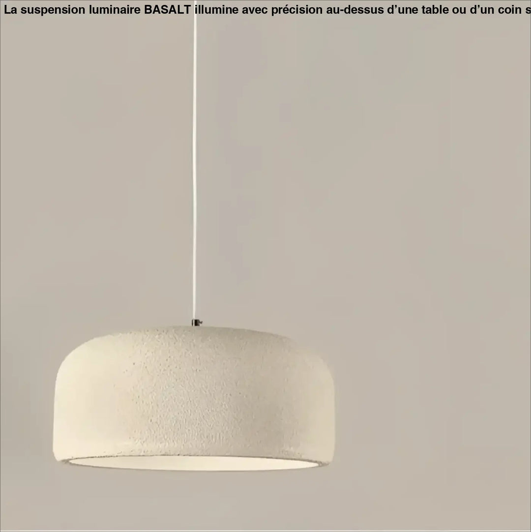 Suspension luminaire basalt en béton texturé couleur crème avec style wabi-sabi et relief minéral minimaliste