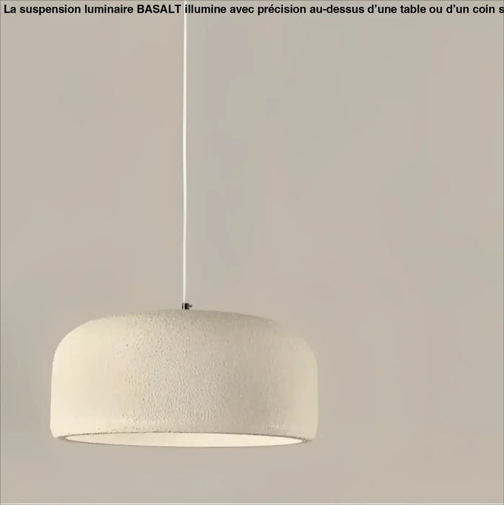 Suspension luminaire basalt en béton texturé couleur crème avec style wabi-sabi et relief minéral minimaliste