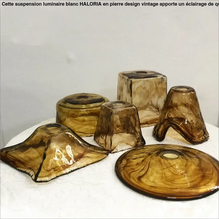 Applique murale moderne en verre fumé avec détail doré élégant