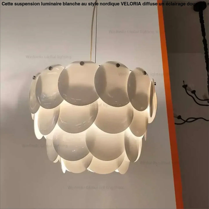 Suspension luminaire moderne en verre blanc sculpté élégant