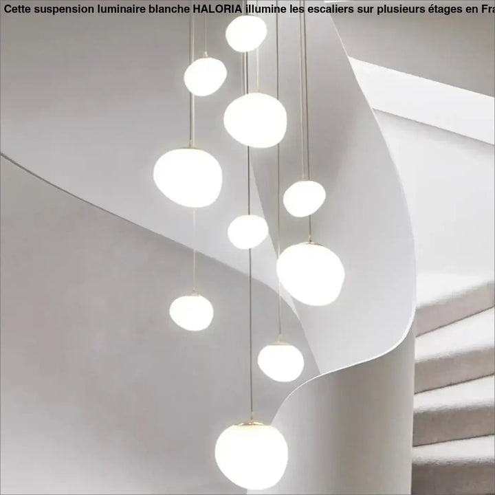 suspension luminaire blanche pour escalier sur plusieurs étages

