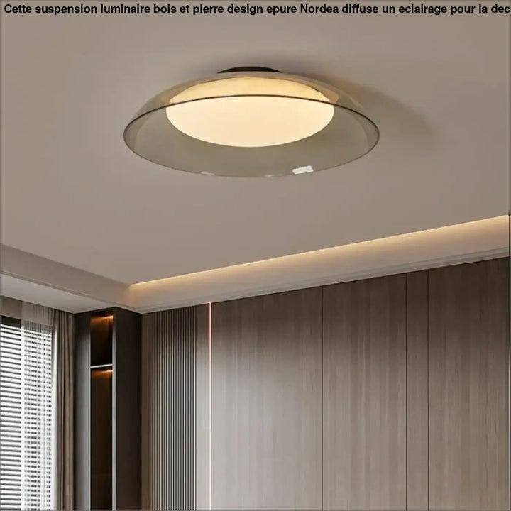 Suspension luminaire bois et pierre design epure avec diffuseur en verre dépoli et bord métallique émettant une lumière chaleureuse