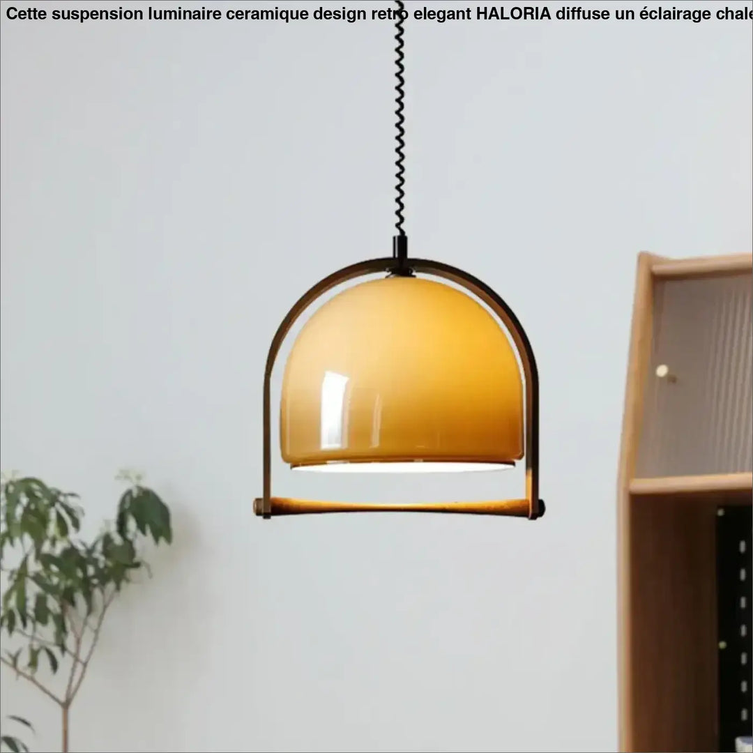 Suspension Design Demi Sphère Jaune Ambre Et Métal Style Élégant