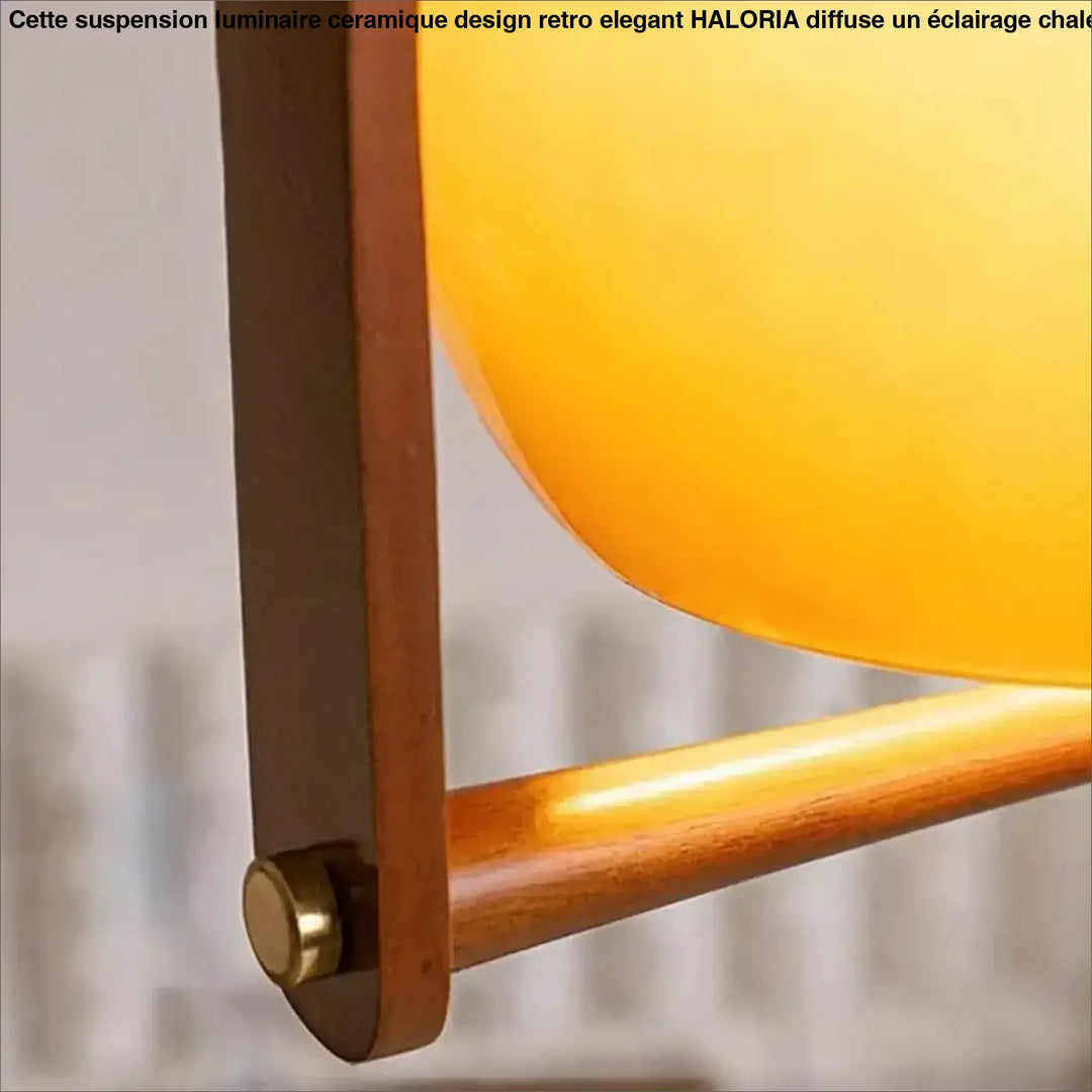 Suspension Design Demi Sphère Jaune Ambre Et Métal Style Élégant