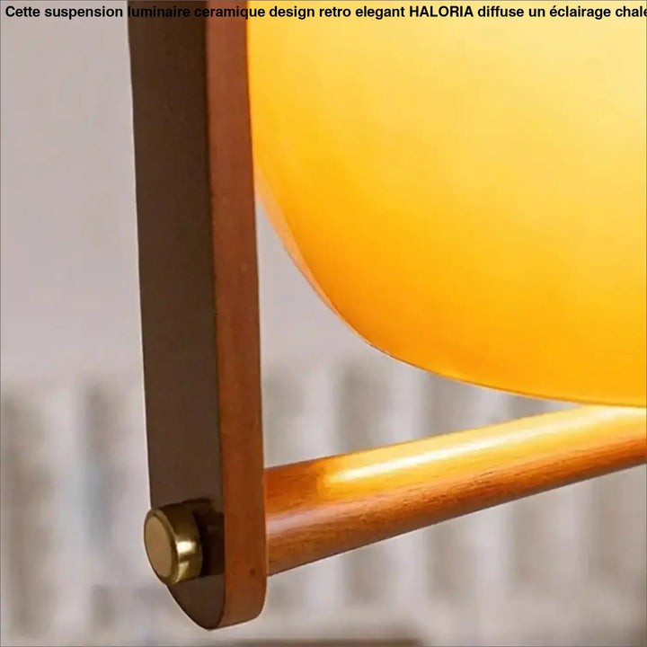 Suspension Design Demi Sphère Jaune Ambre Et Métal Style Élégant