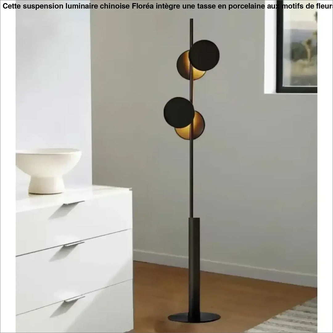 Lampadaire contemporain noir et doré au style chic et raffiné