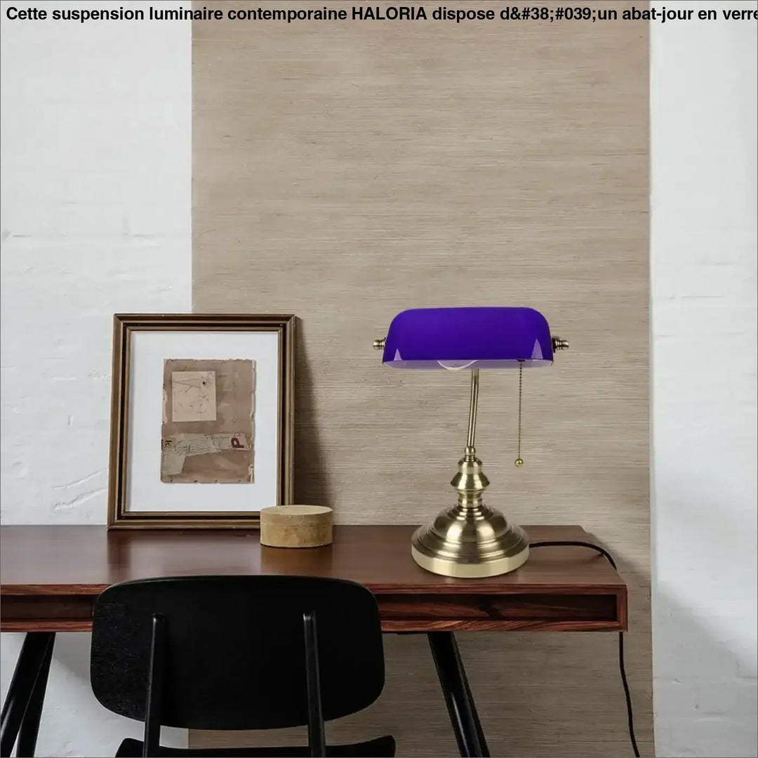 Lampe de table rétro chic en laiton avec abat-jour en verre violet vibrant modèle bankia