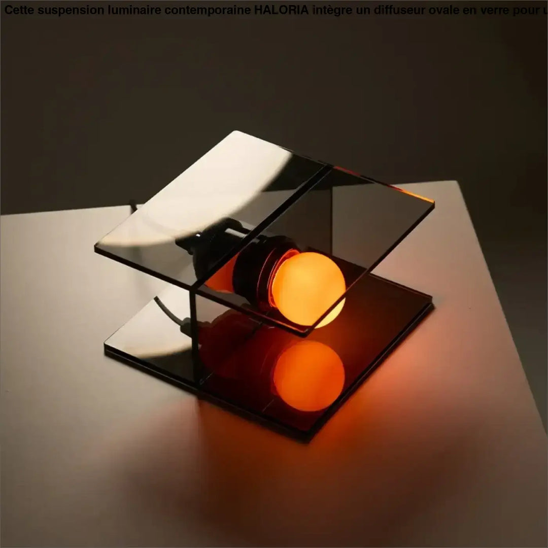 Lampe de table ZILOS avec base géométrique en acrylique miroir et ampoule à lumière chaude visible