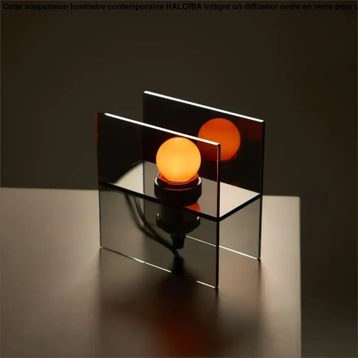Lampe de table zilos avec ampoule orange chaude enfermée dans des panneaux de verre miroitant minimaliste