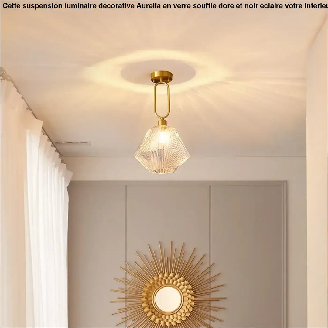 Suspension luminaire eclat avec abat-jour en verre texturé facetté de couleur dorée pour un luminaire design élégant