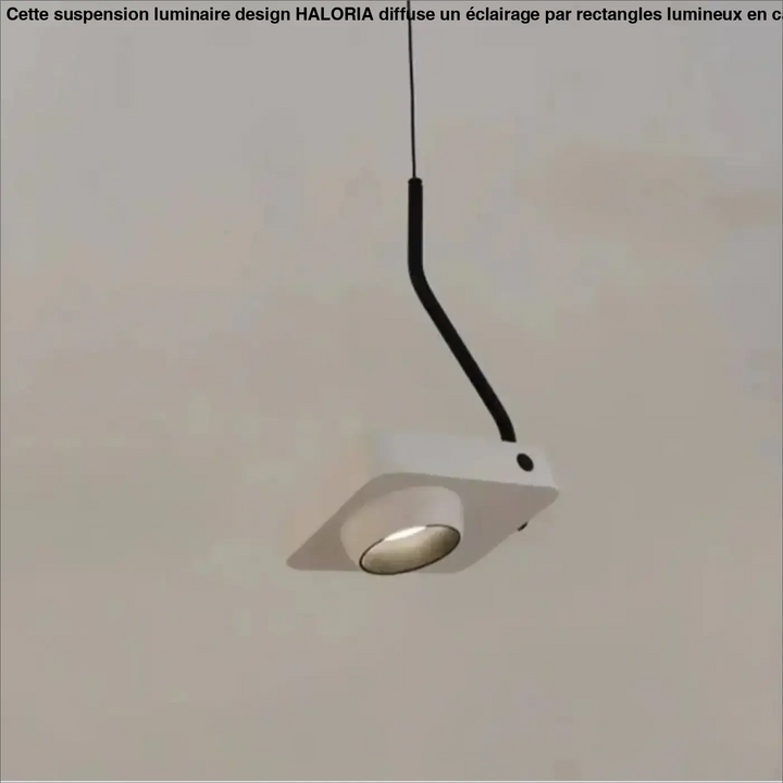 Suspension luminaire quadra minimaliste blanc avec cordon noir incurvé et lumière ciblée par ampoule circulaire visible