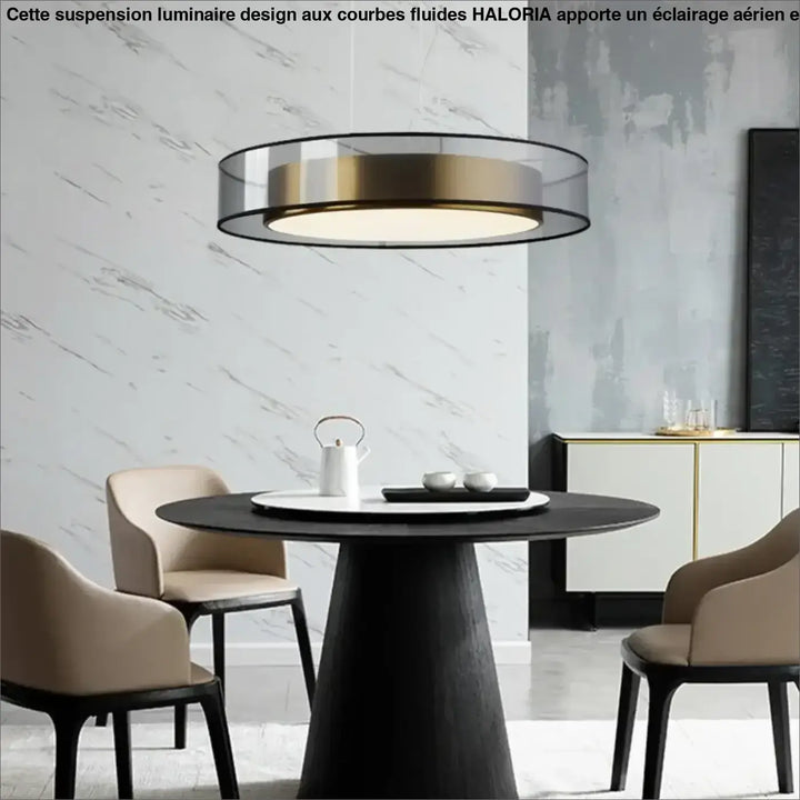 Suspension luminaire kylos moderne circulaire avec cadre noir, abat-jour en verre translucide et anneau doré chaud