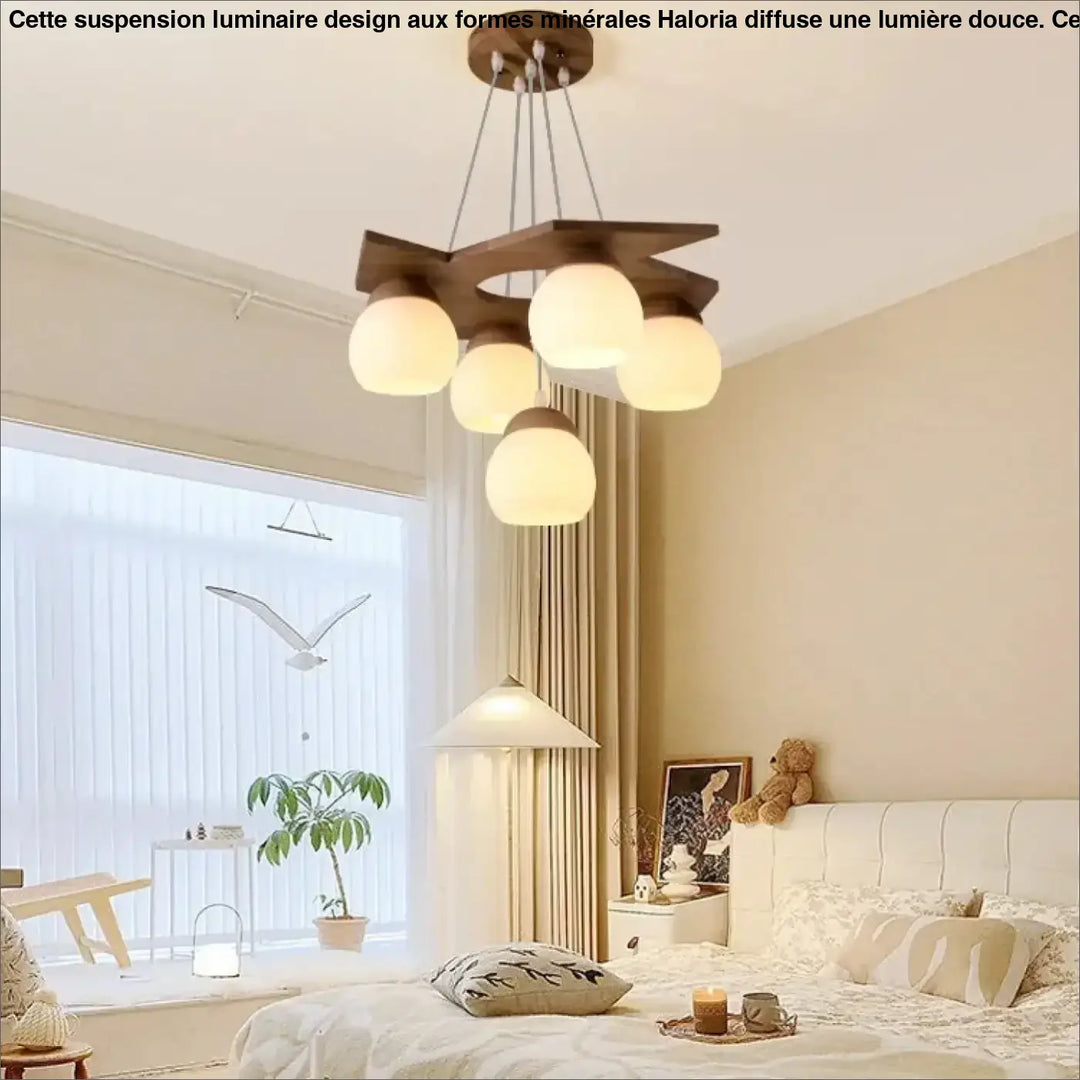 Suspension luminaire wodel en bois moderne avec cinq globes en verre dépoli pour un éclairage élégant