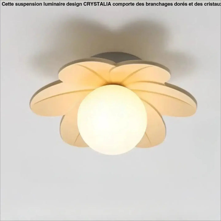 Luminaire plafonnier hirana floral moderne avec diffuseur sphérique en verre blanc et pétales en bois chaleureux