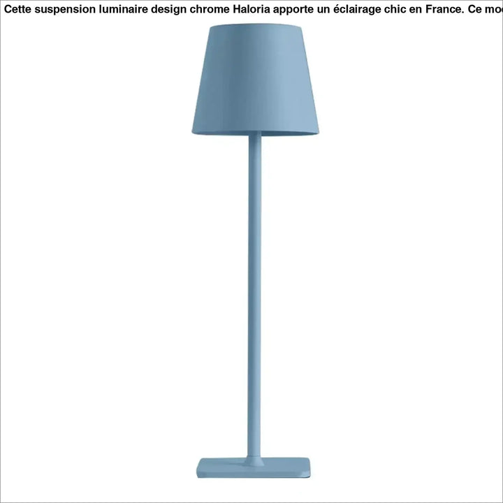 Lampe de table contemporaine lucera en bleu clair avec abat-jour conique qui contribue à créer une ambiance élégante