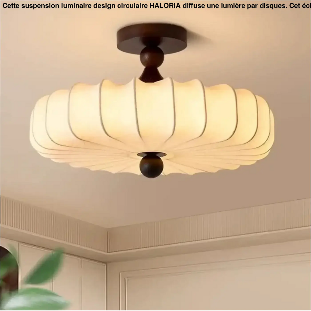 Luminaire plafonnier rubana avec abat-jour plissé ton chaud et fixation en bois foncé charme doux japandi
