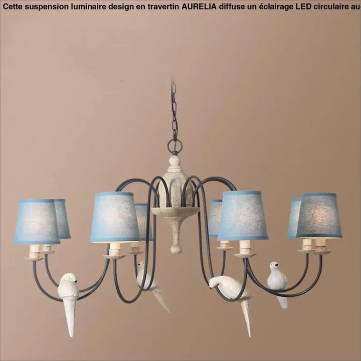Suspension luminaire design circulaire led aurelia avec cadre en métal blanc vieilli et abat-jours bleus au-dessus d’une table