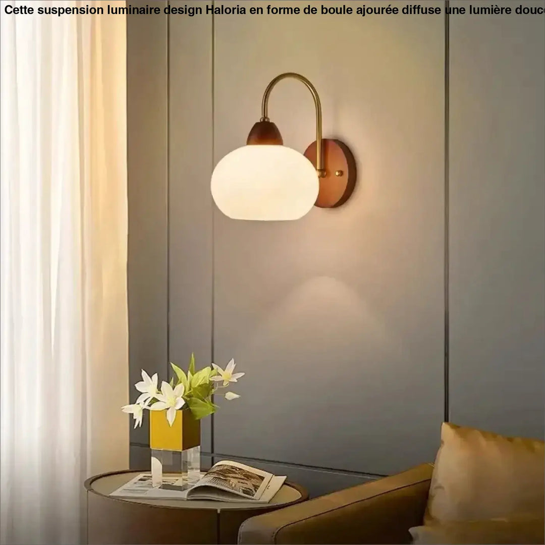 Applique murale arkena finition dorée avec globe en verre dépoli pour un style murale rétro chic élégant