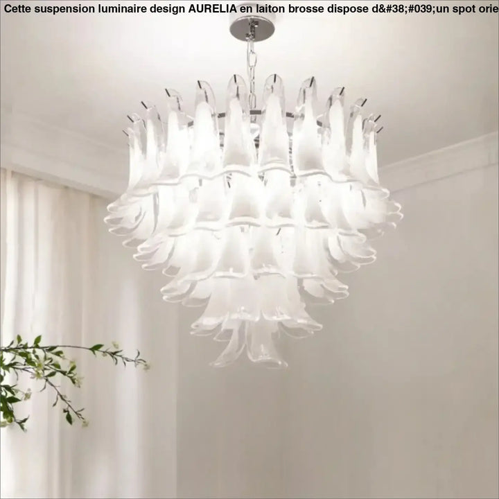 Suspension luminaire nymo en verre soufflé avec pétales blanches translucides en cascade pour une élégance intemporelle