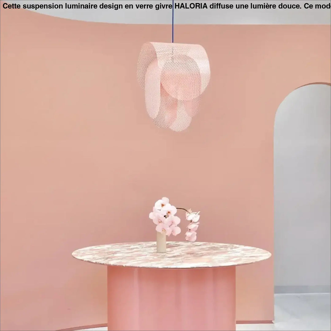 Suspension luminaire rose effet grillage au style original