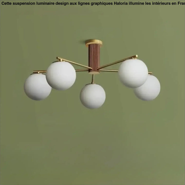 Luminaire plafonnier moderne cortix avec cinq globes en verre blanc suspendus à une structure en laiton cuivre finition noyer