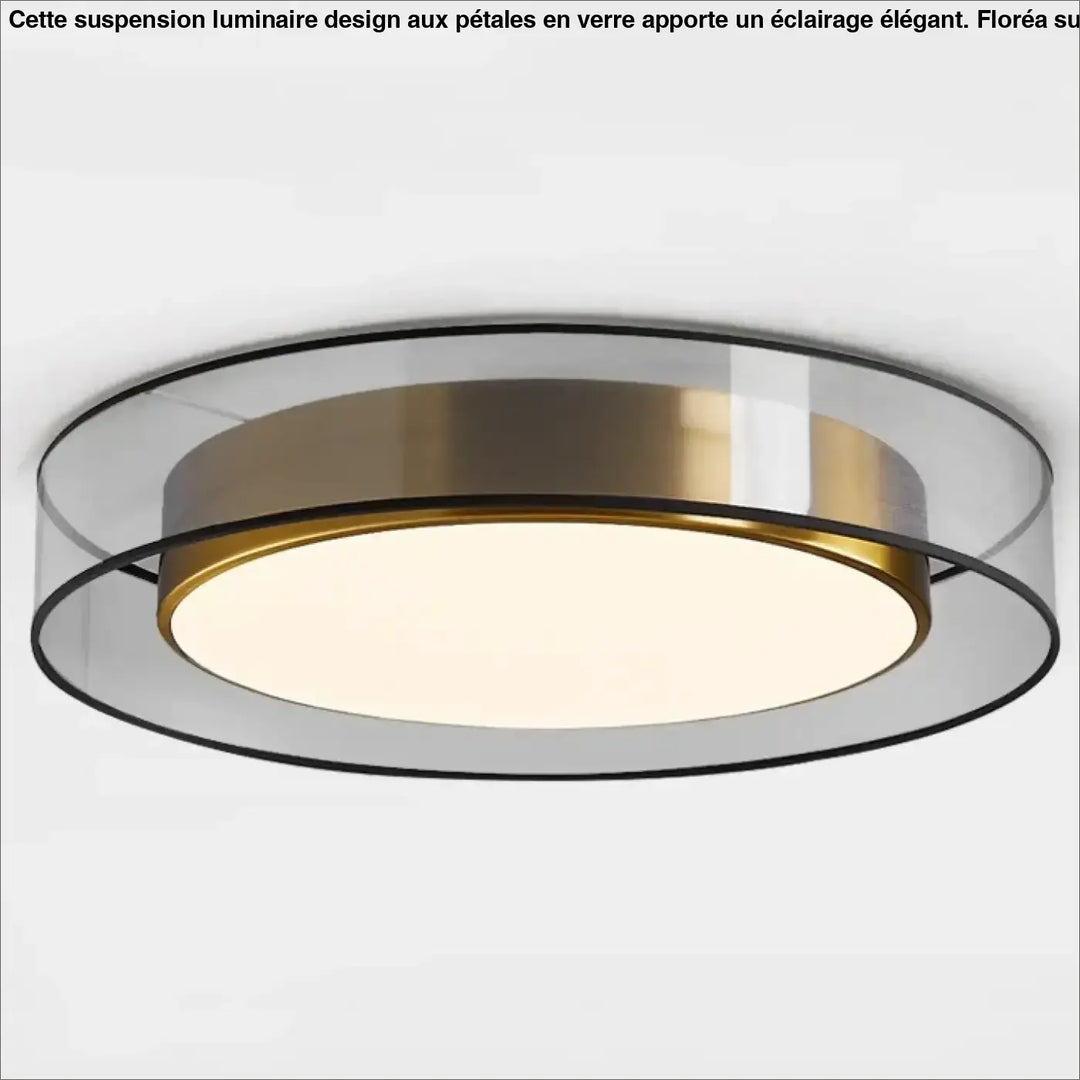 Luminaire plafonnier vadim avec anneau central or brossé, anneaux extérieurs en verre transparent et diffuseur blanc chaud éclairé
