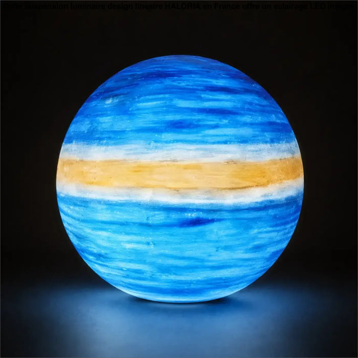 Suspension luminaire cosimo avec éclairage doux bleu et beige à motifs planétaires invite à l’évasion