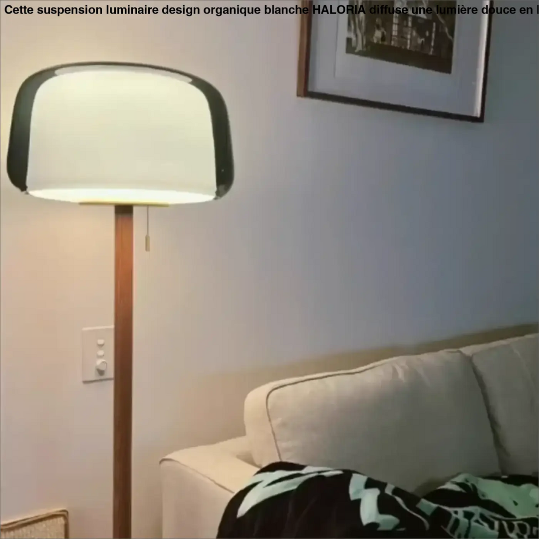 Lampadaire en verre transparent avec tige en bois naturel