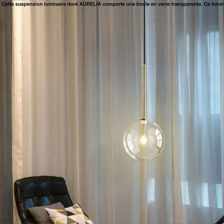 Suspension luminaire doré avec une boule en verre transparente

