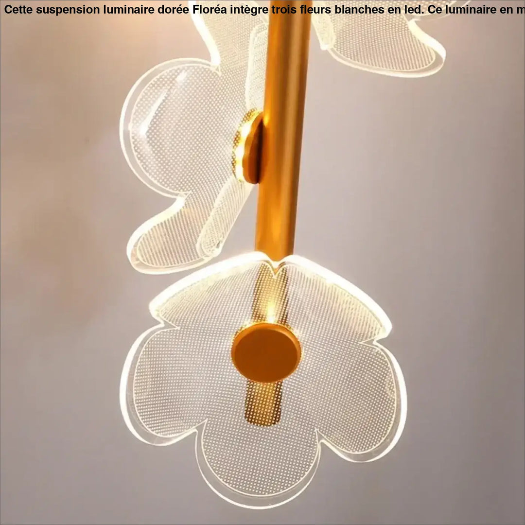 Suspension luminaire dorée avec 3 fleurs blanches en LED

