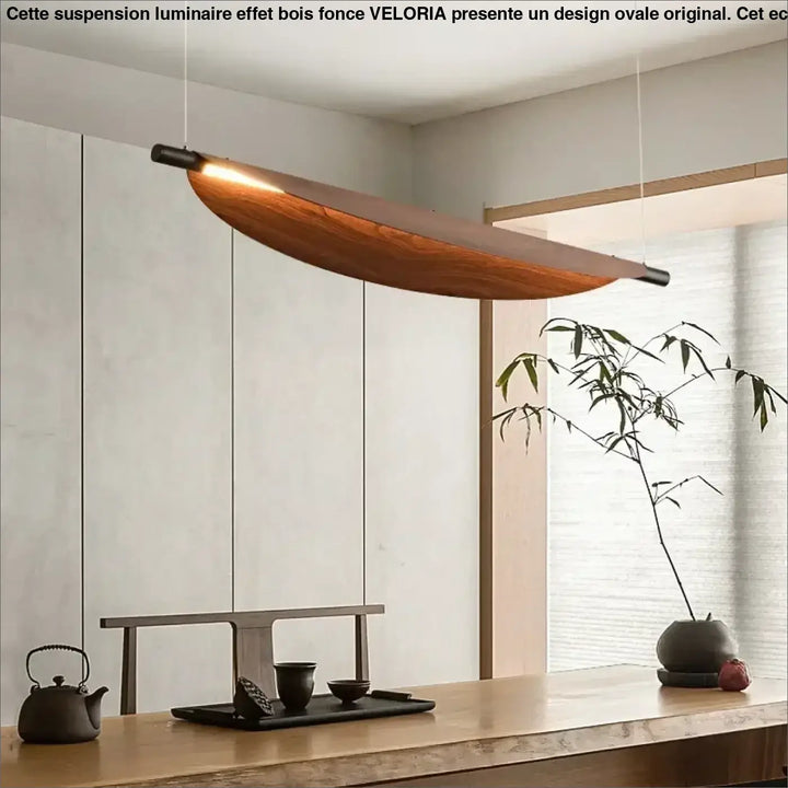 Suspension luminaire effet bois foncé au design original ovale

