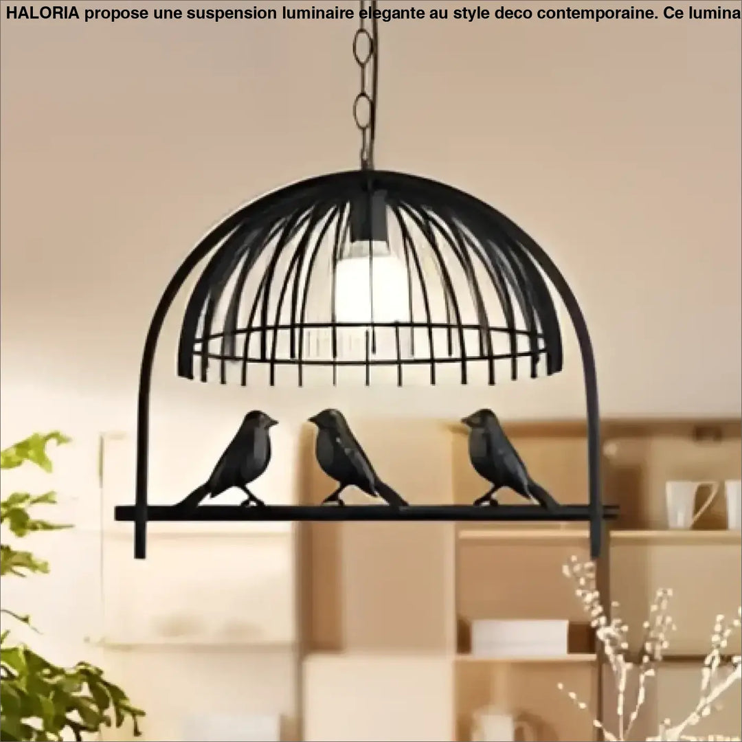 Suspension luminaire lumoiseau en style cage noire en fer forgé avec trois oiseaux perchés pour ambiance volières anciennes
