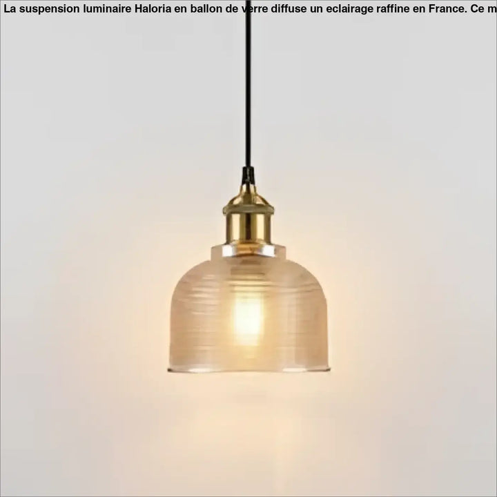Suspension luminaire italino avec verre strié translucide et finition en métal laiton pour suspension industrielle chaleureuse