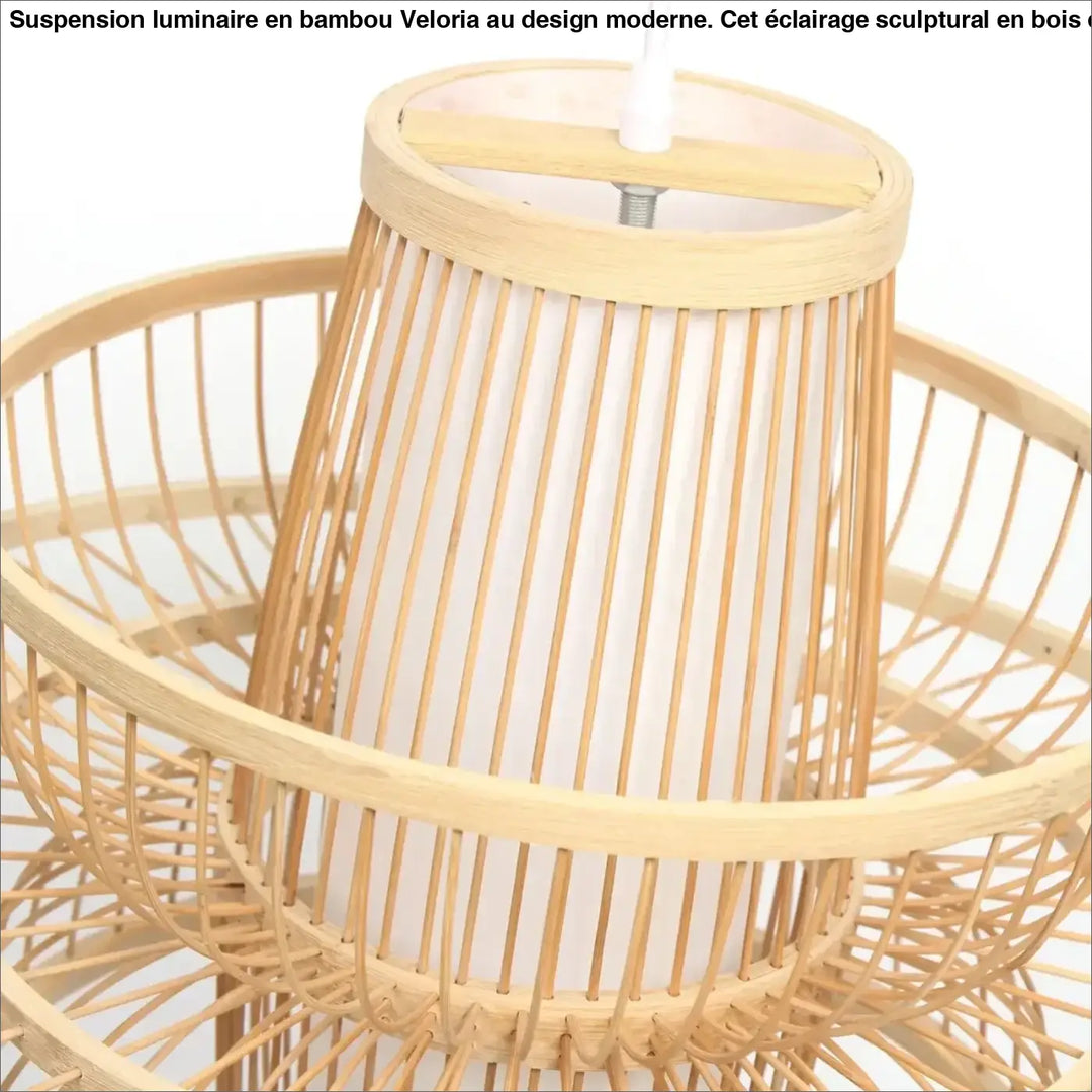 Suspension luminaire en bambou au design moderne et sculptural

